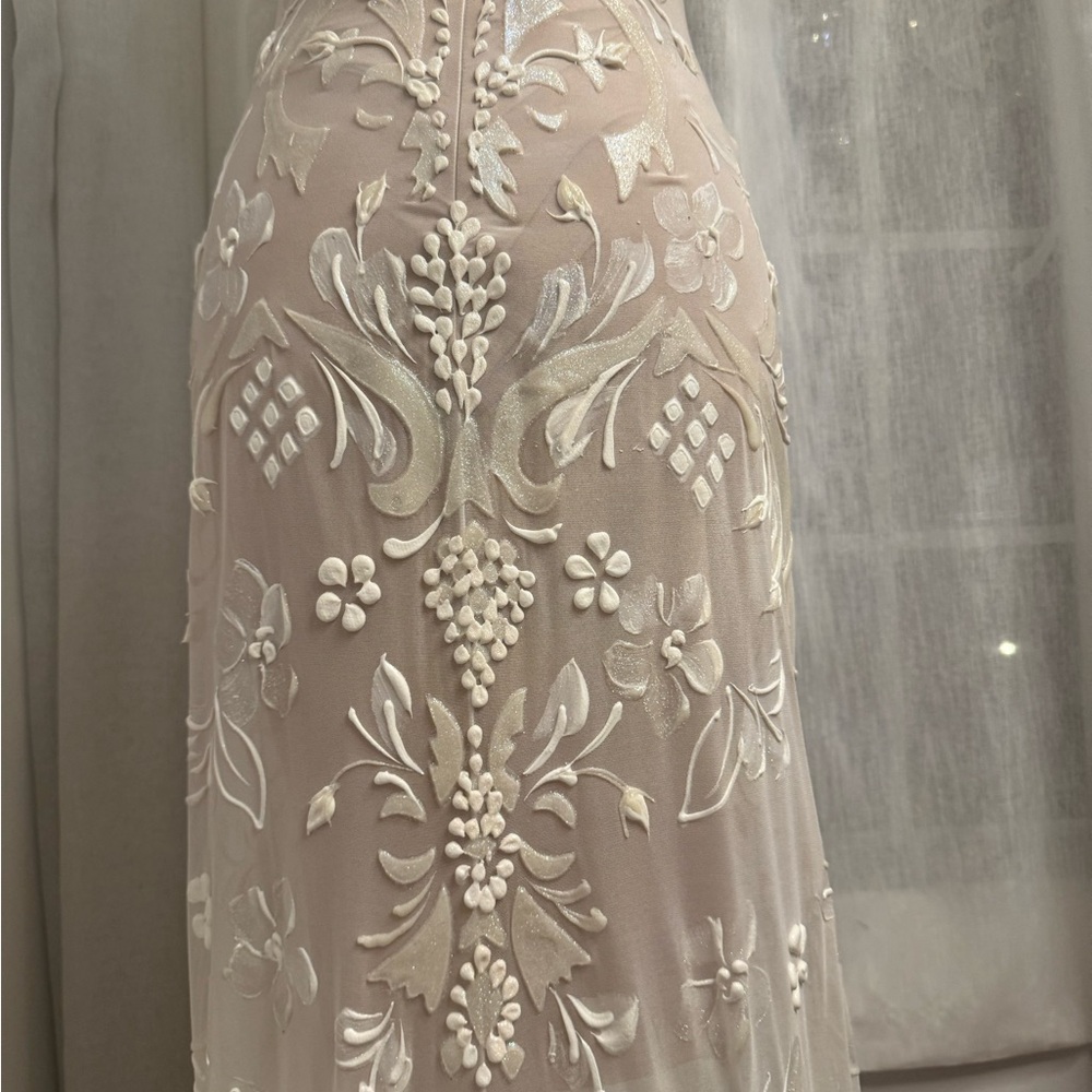 Ema Savahl Magical Exquisite Hand Painted Form Embracing Goddess Gown - Picture 11 of 16